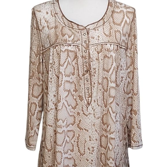 FSL APPAREL Tops - FSL Apparel Animal Print Long Tunic 3/4 Sleeve Top L